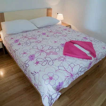 Ruzica * Makarska